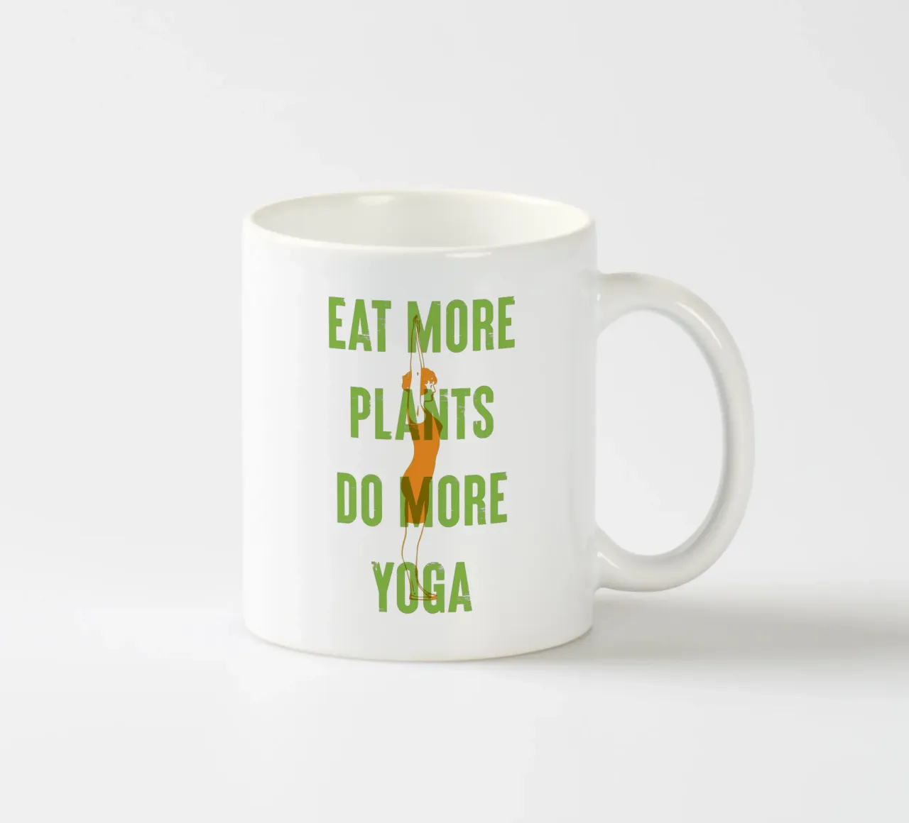 Mangiare più piante, fare più yoga tazza in ceramica da Vintagrafica