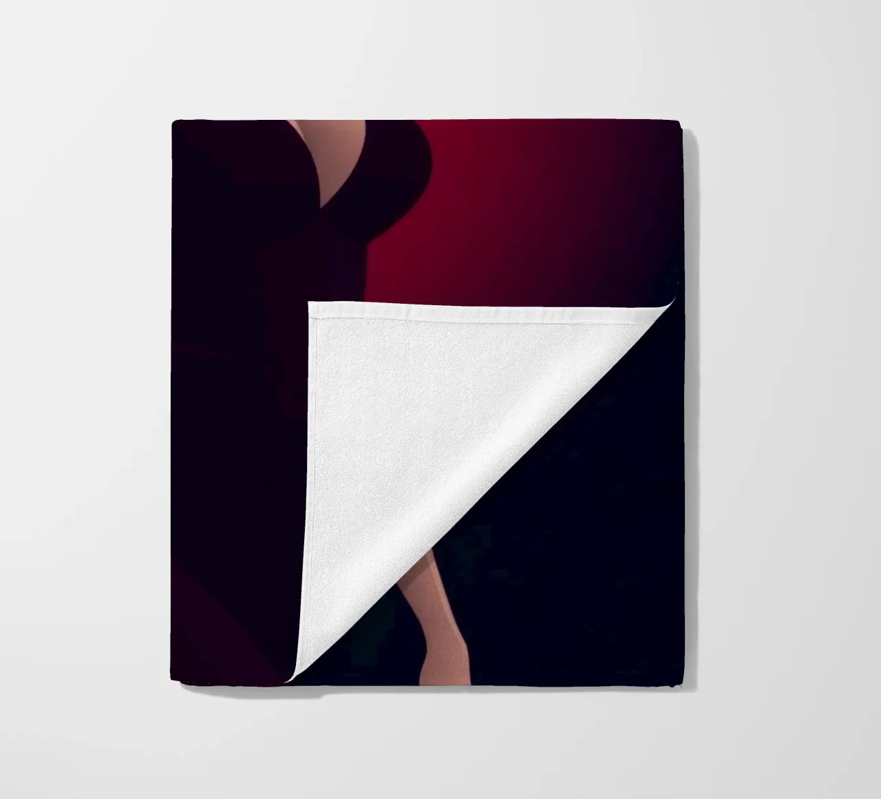 Donna elegante in un elegante abito nero posa telo mare da DesignDoodle