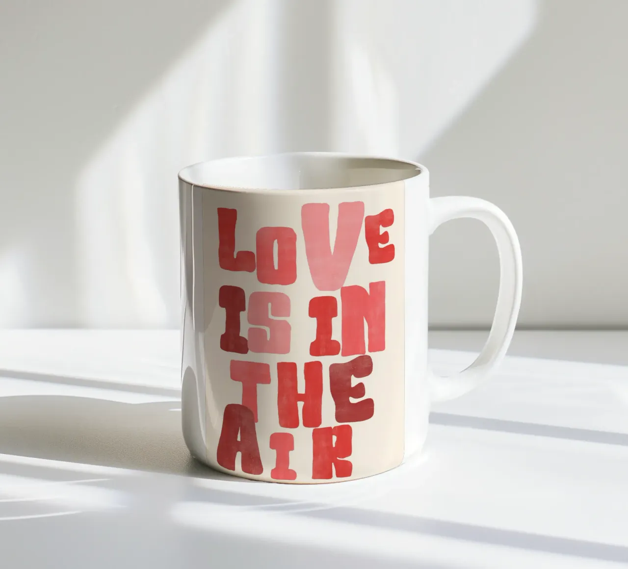 Love Is in the Air | Romantic & Whimsical Print tazza in ceramica da PrintCessStudio
