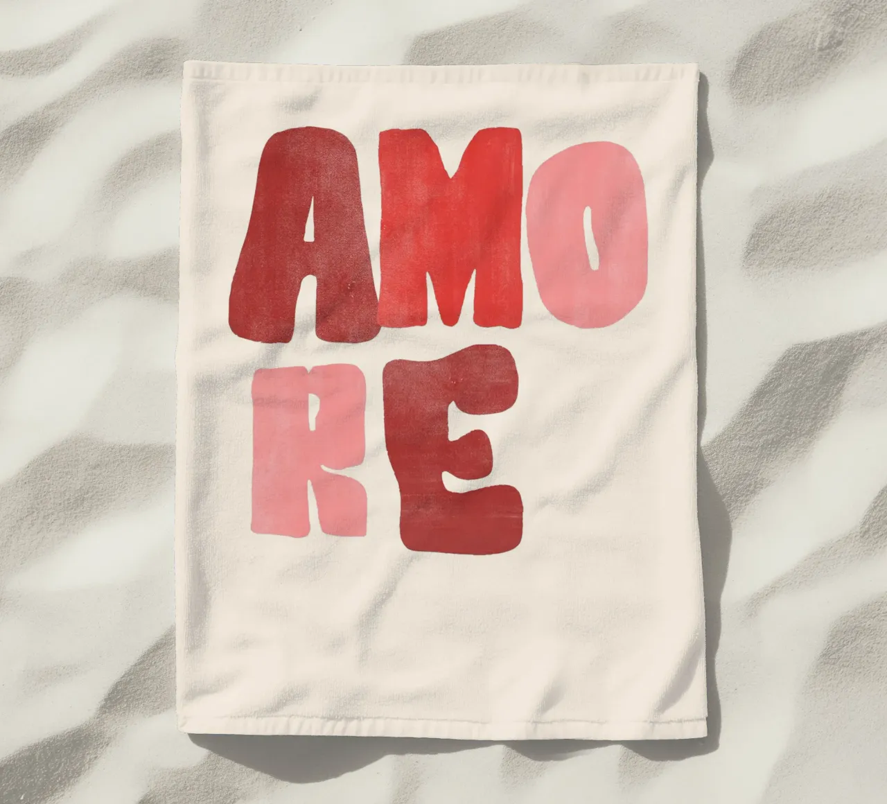 Amore | Bold Red Love Print telo mare da PrintCessStudio