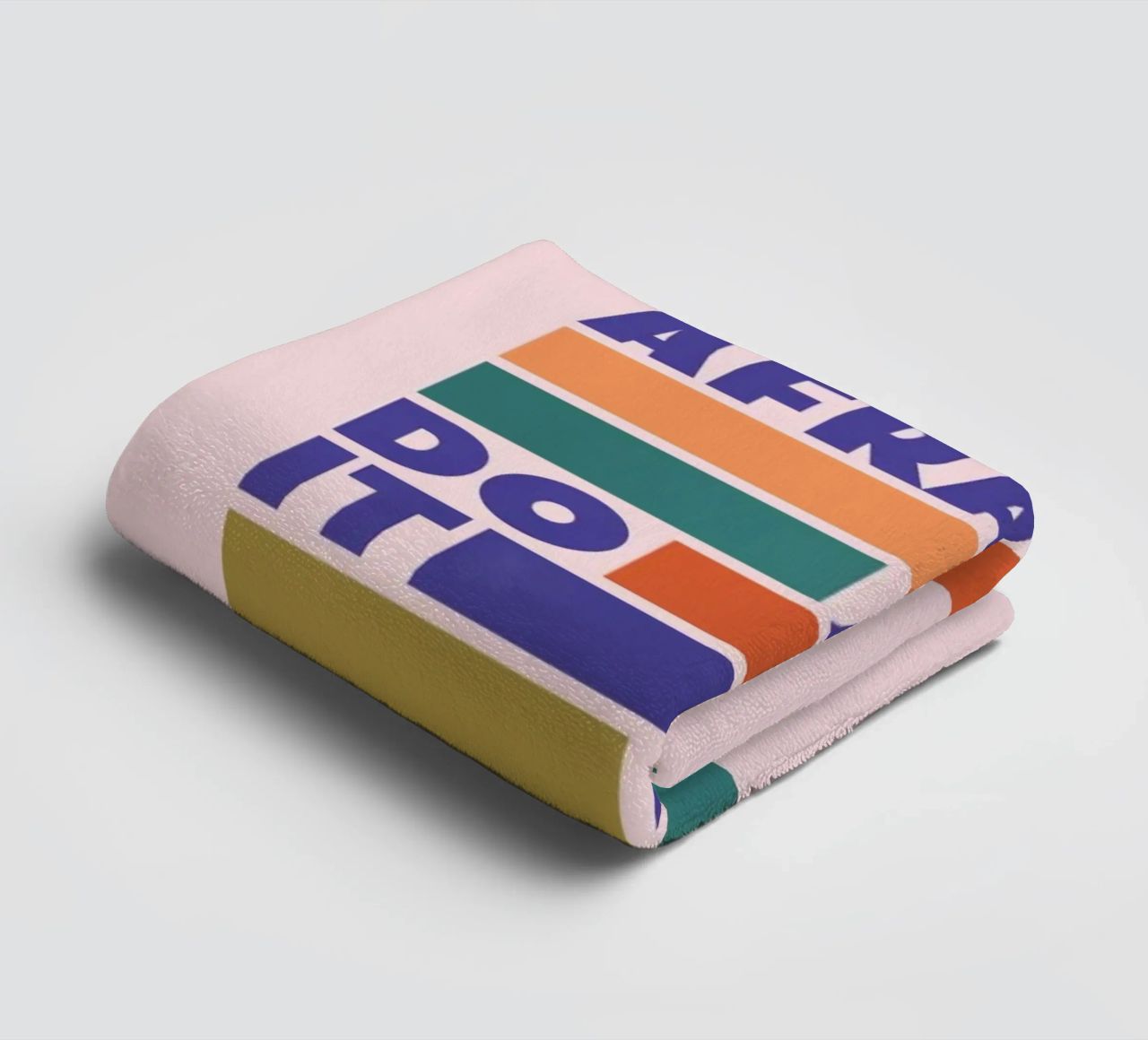 Be Afraid and Do It Anyway Bold Typography Art Handtuch von showmemars