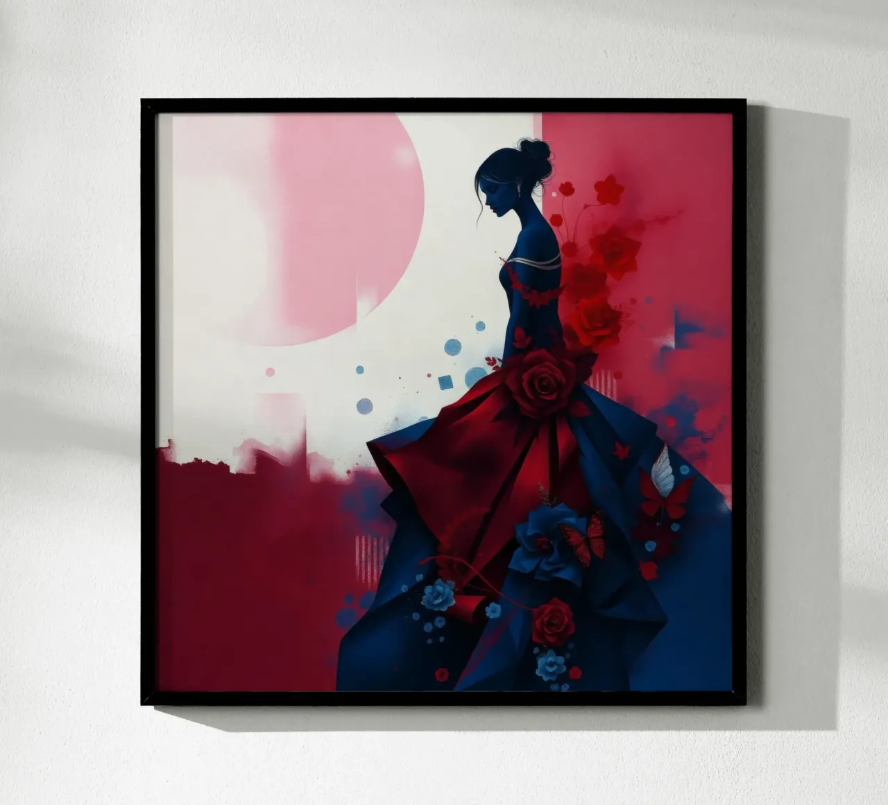 Donna elegante in un vivace abito blu scuro e rosso in mezzo all'arte poster con telaio in legno da DesignDoodle