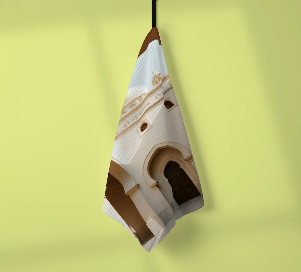 Beauté architecturale d'une conception traditionnelle dans une cour sereine torchon de DesignDoodle