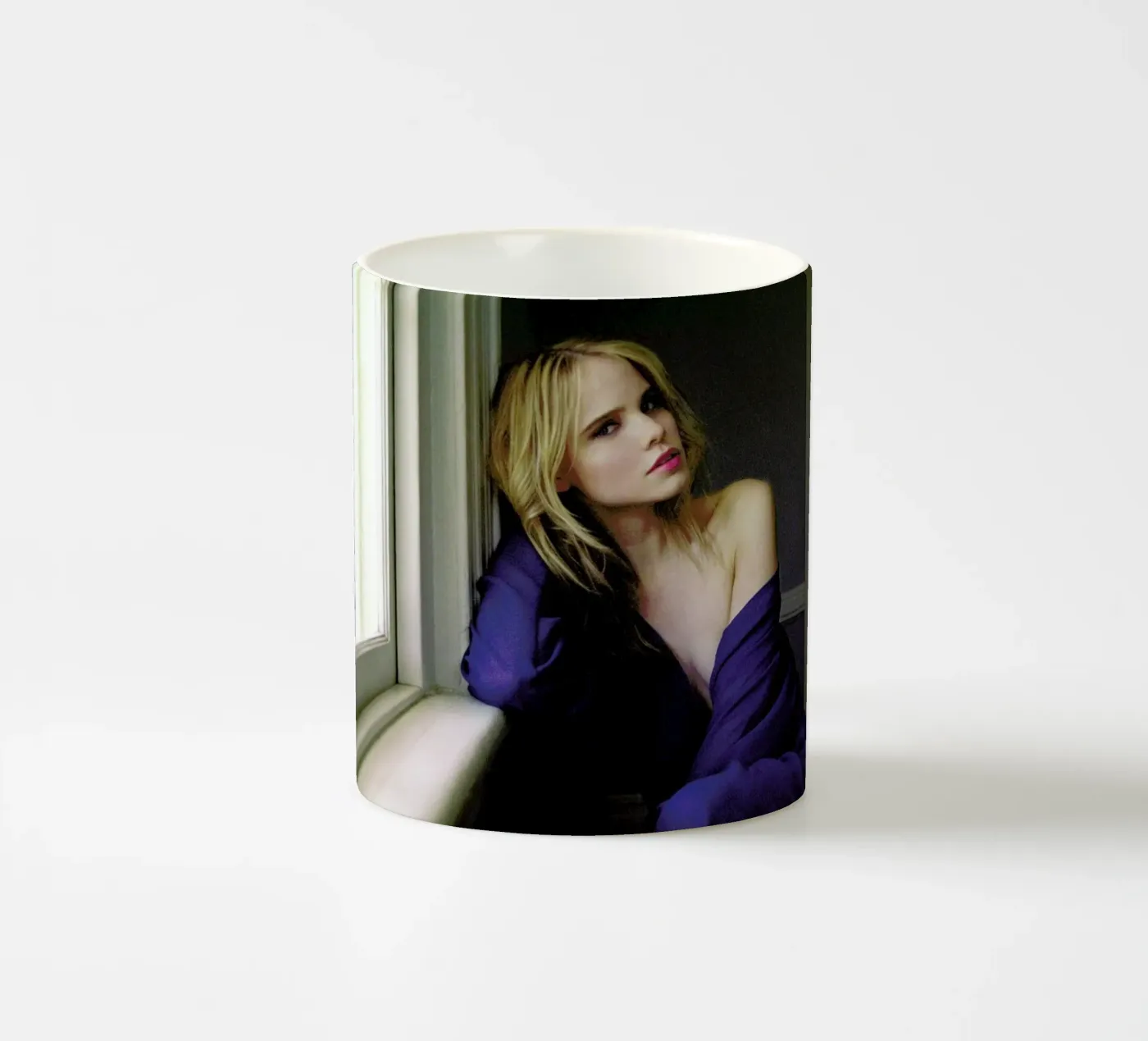 Kayte ceramic mug by Aysha Banos