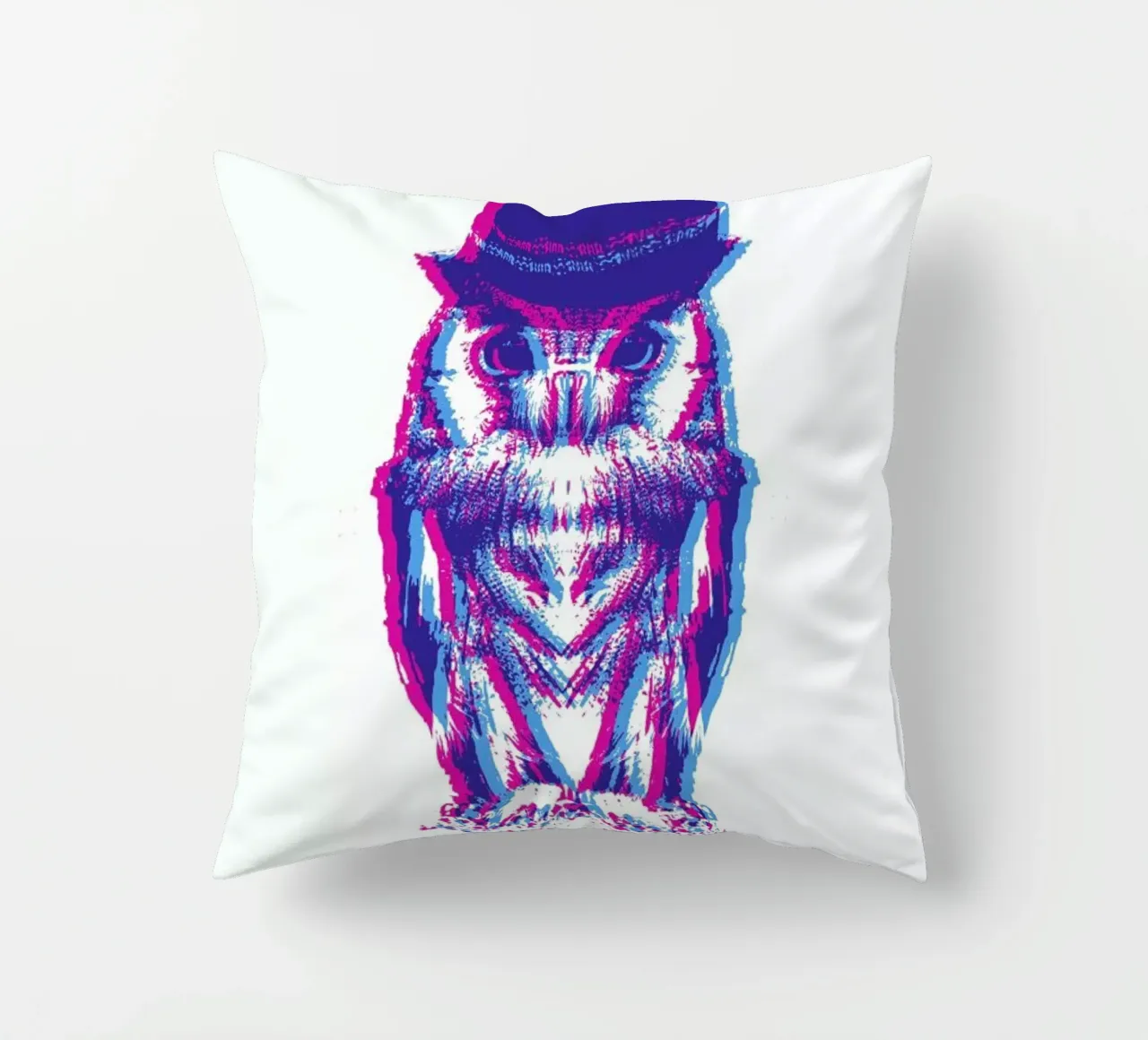 Magenta Owl with cyan beanie cuscino da Studio One