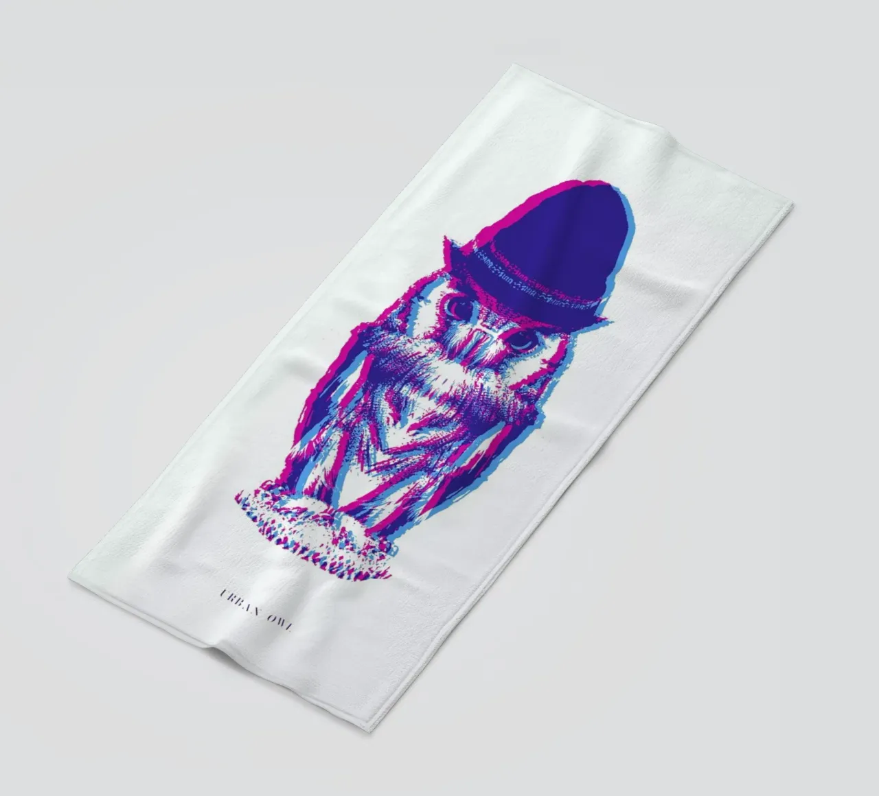 Magenta Owl with cyan beanie telo mare da Studio One
