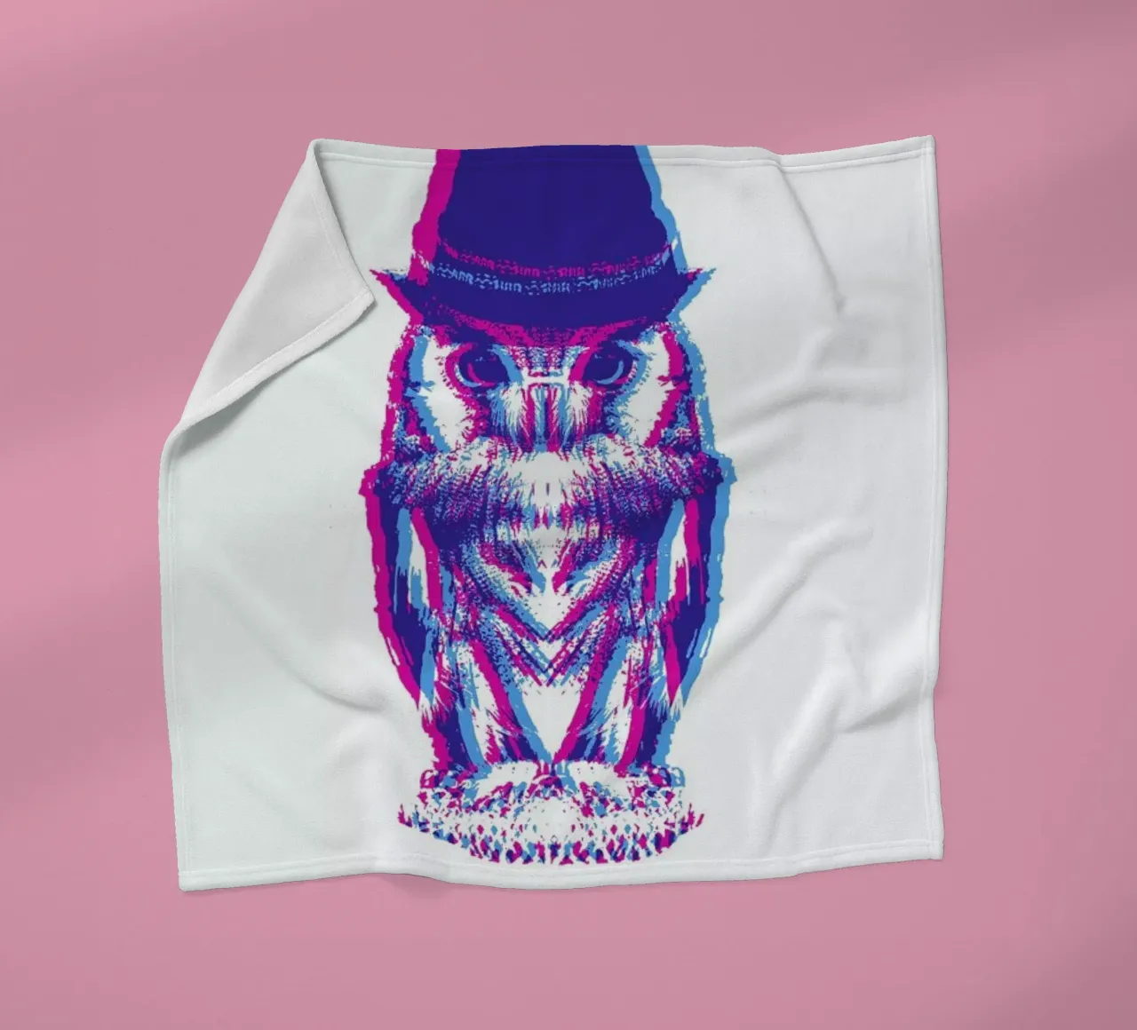Magenta Owl with cyan beanie coperta in pile da Studio One