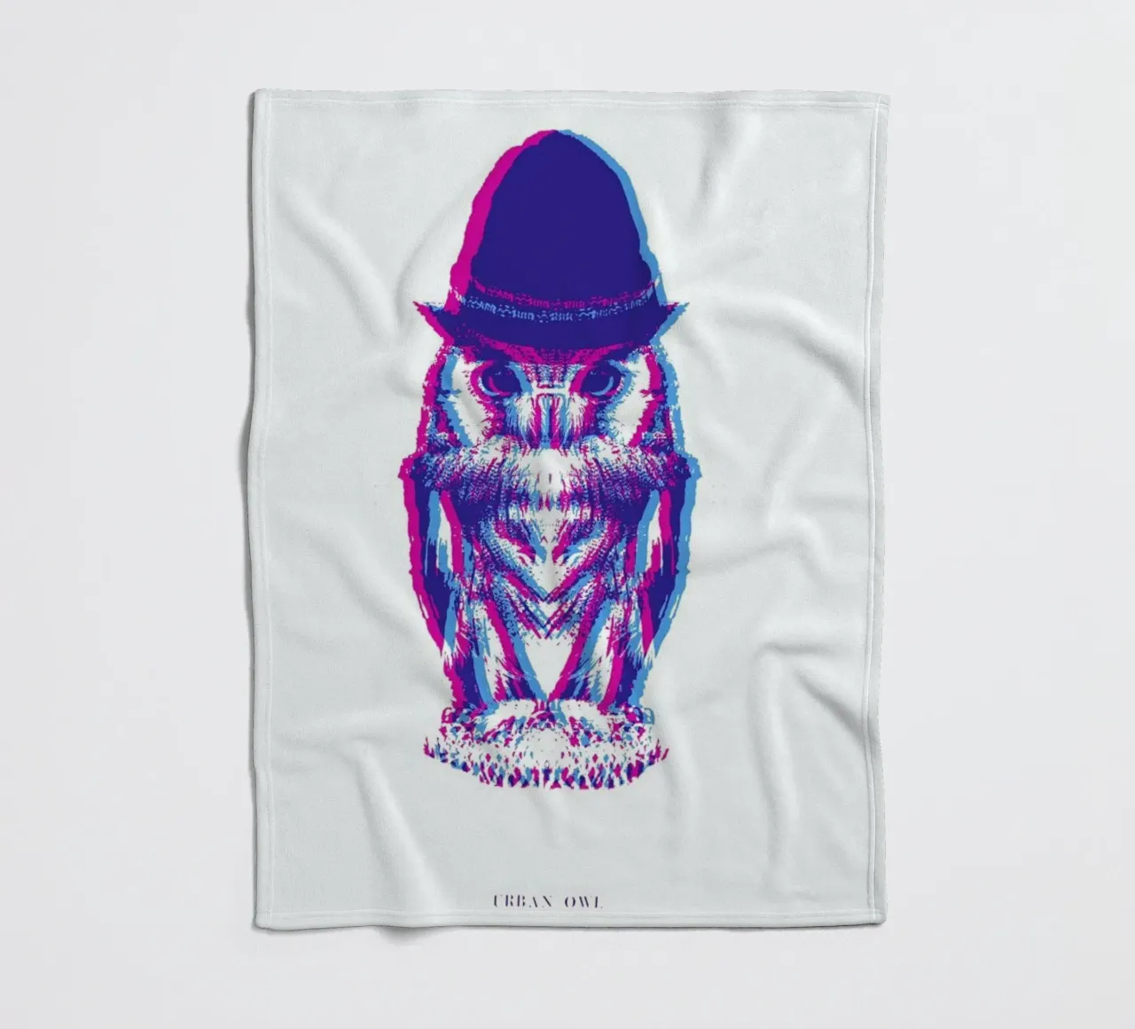 Magenta Owl with cyan beanie coperta in pile da Studio One