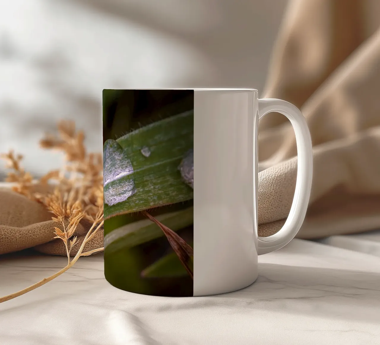 Gocce d'acqua su un filo d'erba tazza in ceramica da Marcus Beckert | Fotografie