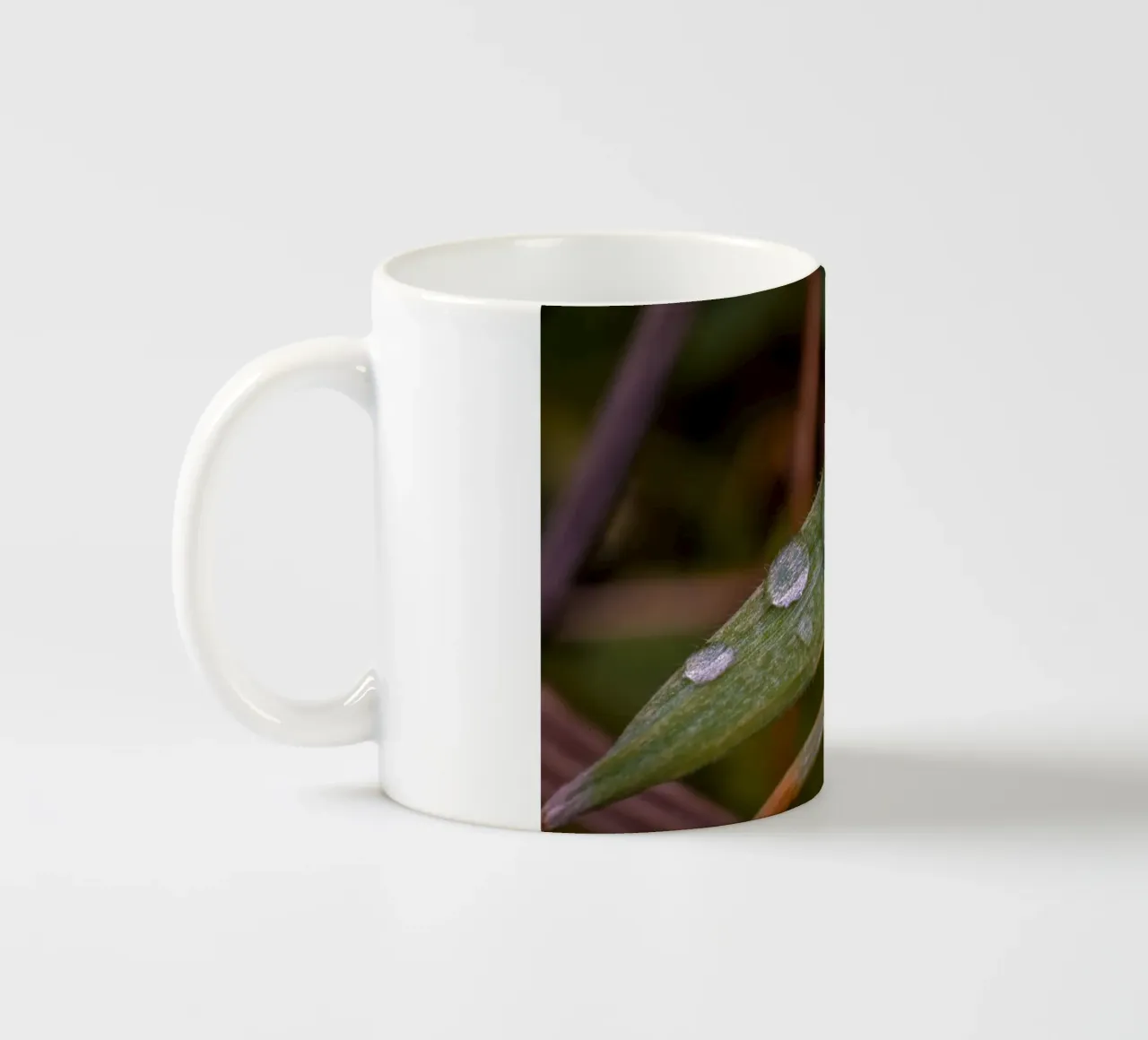 Gocce d'acqua su un filo d'erba tazza in ceramica da Marcus Beckert | Fotografie