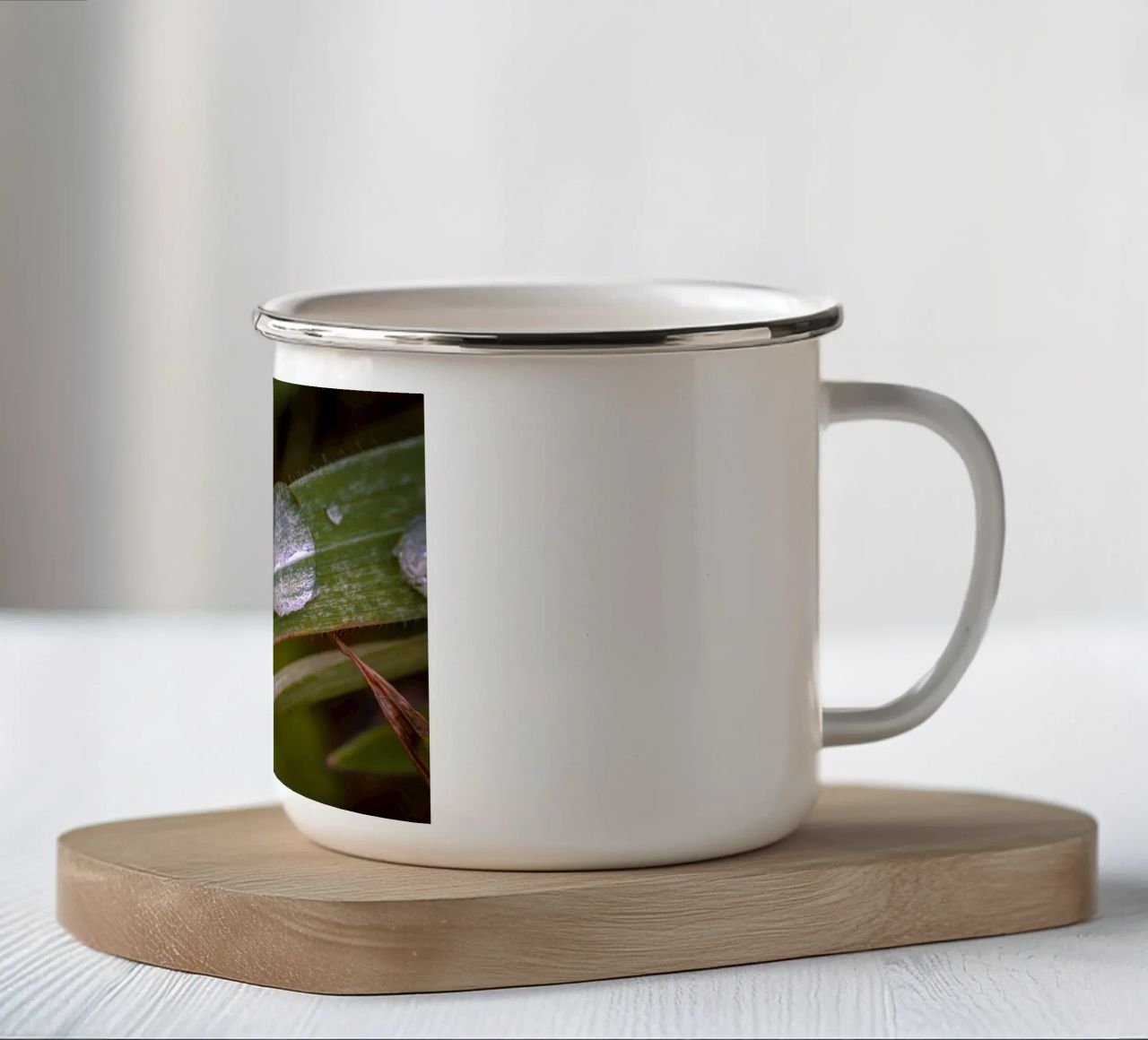 Gocce d'acqua su un filo d'erba tazza in smalto da Marcus Beckert | Fotografie