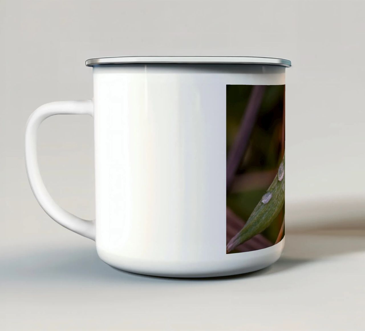 Gocce d'acqua su un filo d'erba tazza in smalto da Marcus Beckert | Fotografie