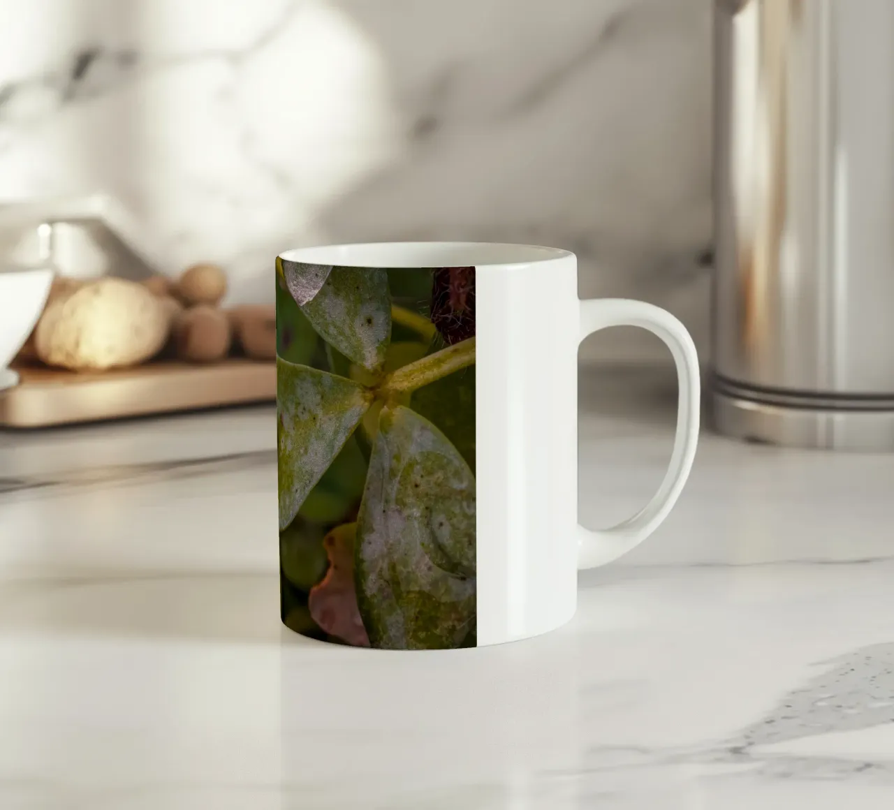 Gocce d'acqua su un trifoglio tazza in ceramica da Marcus Beckert | Fotografie