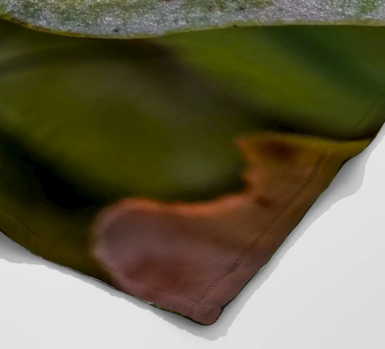 Wassertropfen auf einem dreiblättrigem Kleeblatt Fleecedecke von Marcus Beckert | Fotografie
