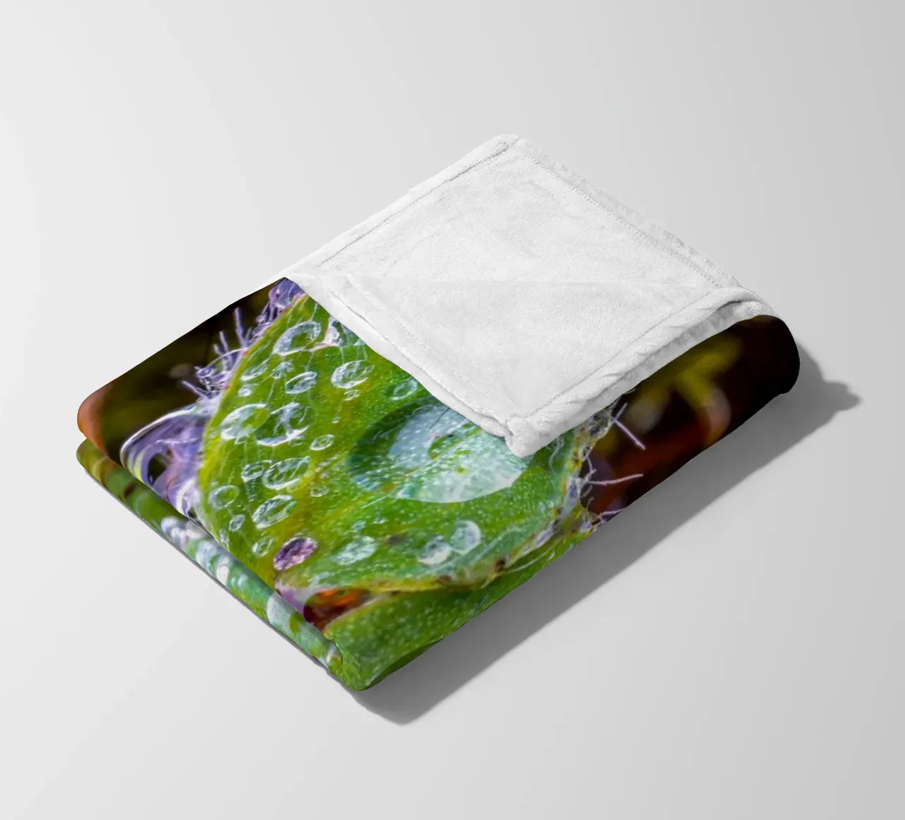 Dreiblättriges Kleeblatt mit vielen Wassertropfen Fleecedecke von Marcus Beckert | Fotografie