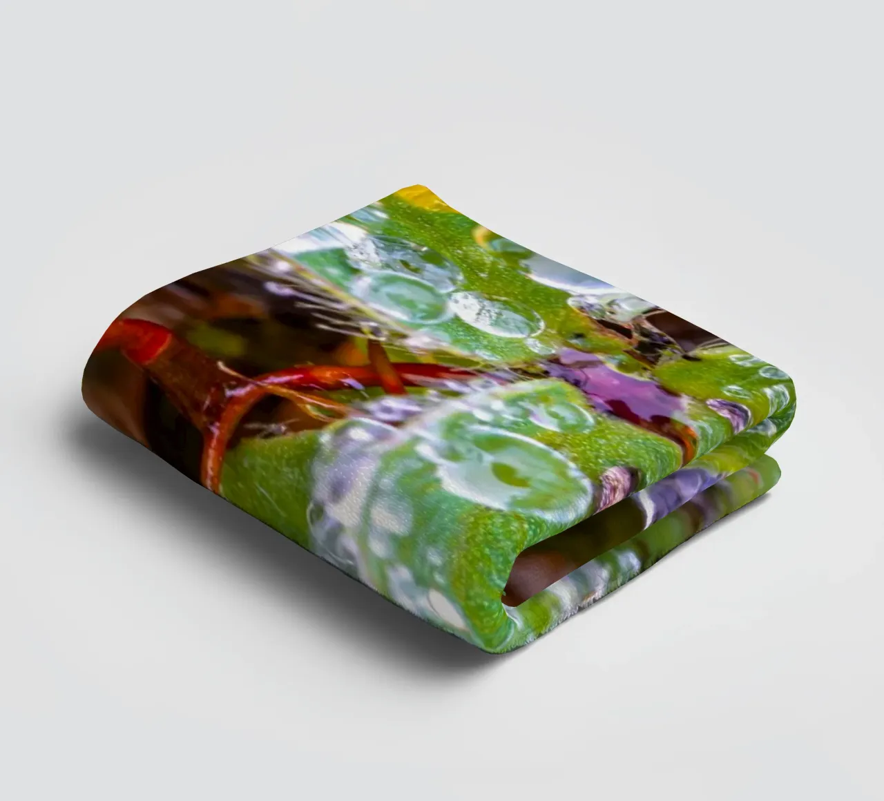 Dreiblättriges Kleeblatt mit vielen Wassertropfen Handtuch von Marcus Beckert | Fotografie