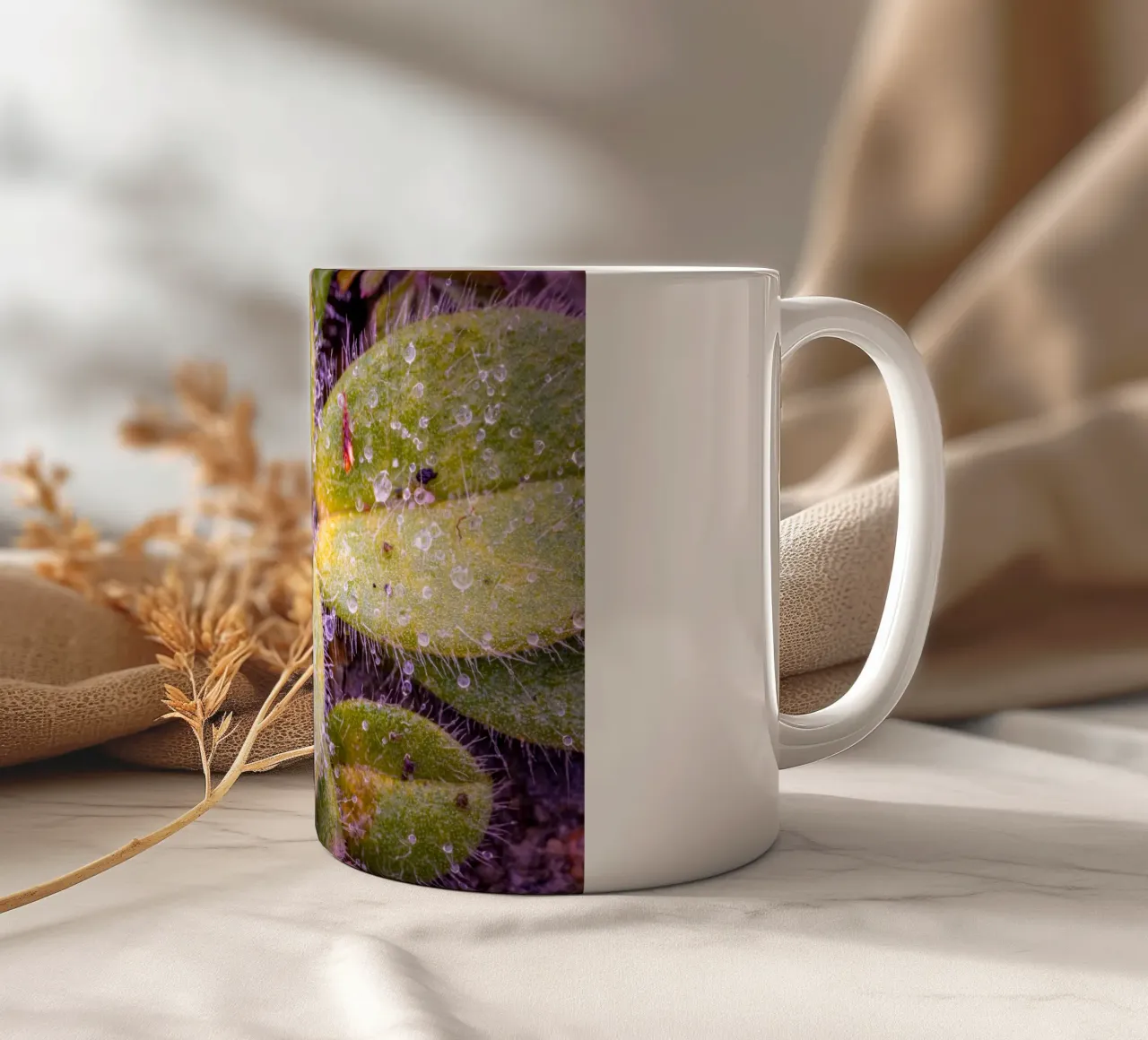Verbasco a fiore piccolo con tante piccole gocce d'acqua tazza in ceramica da Marcus Beckert | Fotografie