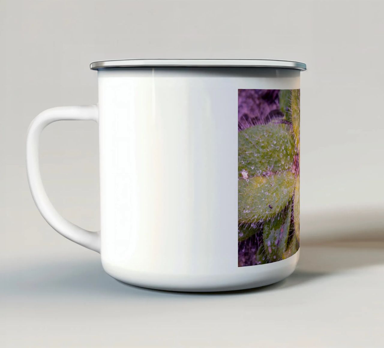 Verbasco a fiore piccolo con tante piccole gocce d'acqua tazza in smalto da Marcus Beckert | Fotografie