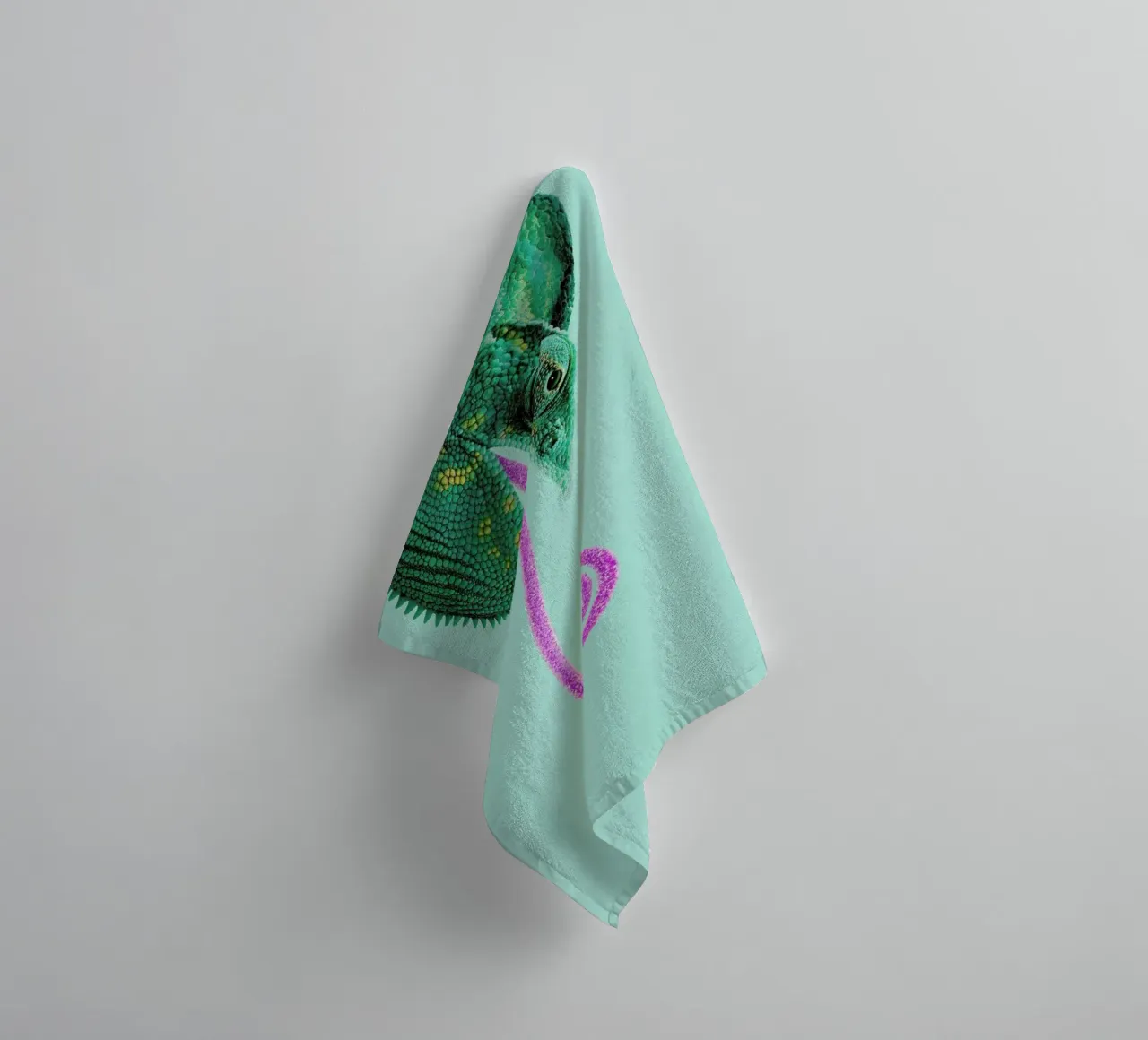 Candy Chameleon Handtuch von Jonas Loose