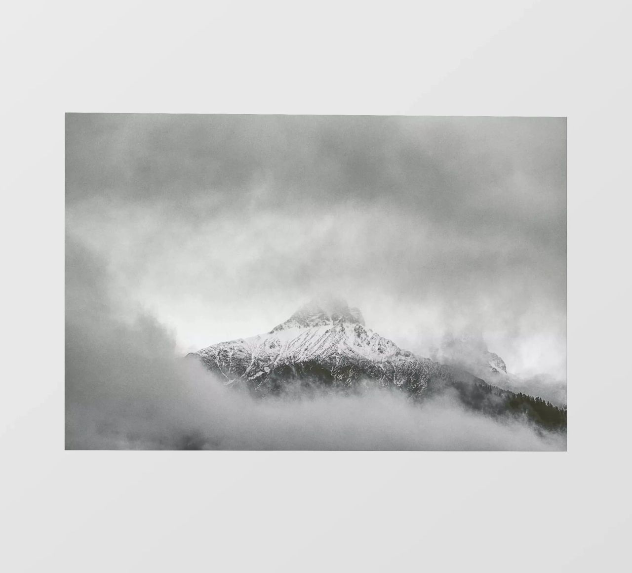 Peak in the Clouds pellicola backlit da Nur Mut