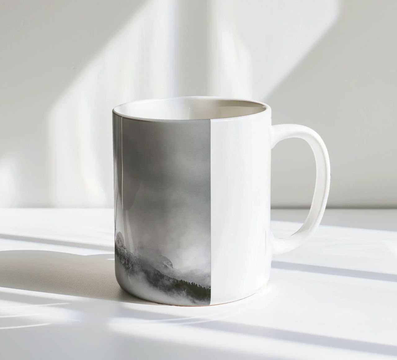 Peak in the Clouds tazza in ceramica da Nur Mut