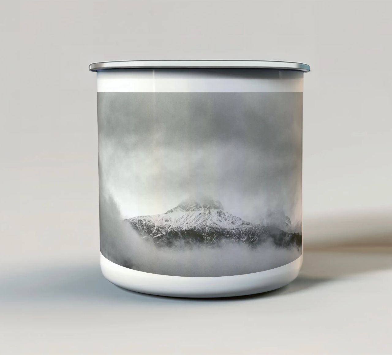 Peak in the Clouds tazza in smalto da Nur Mut