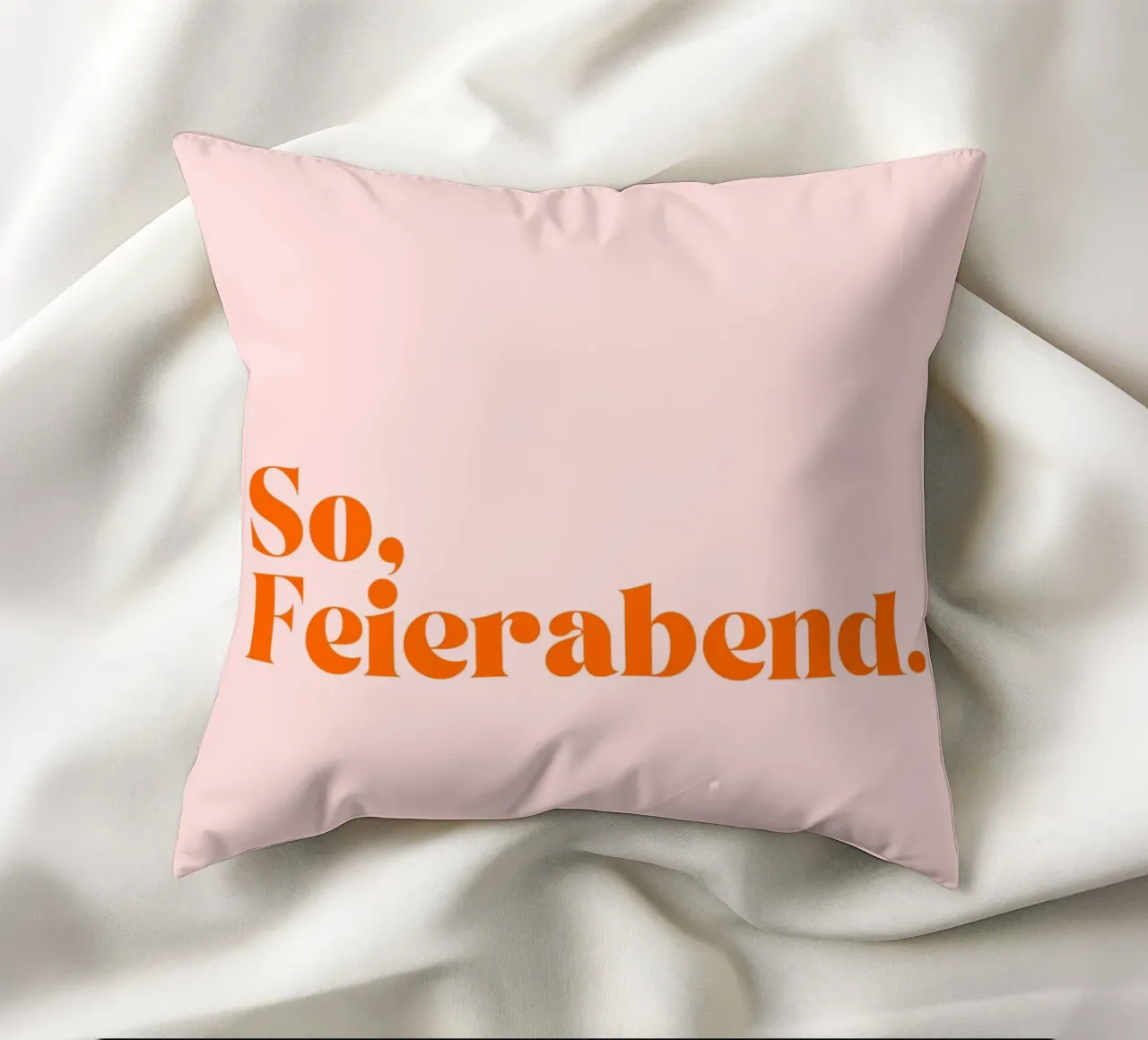 So, Feierabend | Minimalistisches Print in Trendfarben cuscino da PrintCessStudio