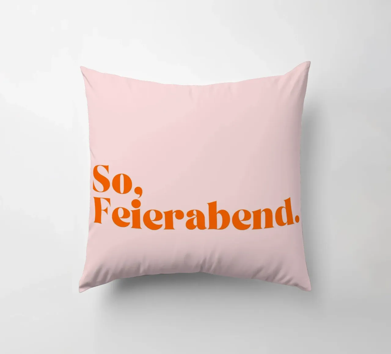 So, Feierabend | Minimalistisches Print in Trendfarben cuscino da PrintCessStudio