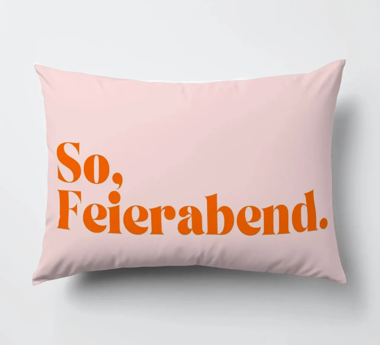 So, Feierabend | Minimalistisches Print in Trendfarben cuscino da PrintCessStudio