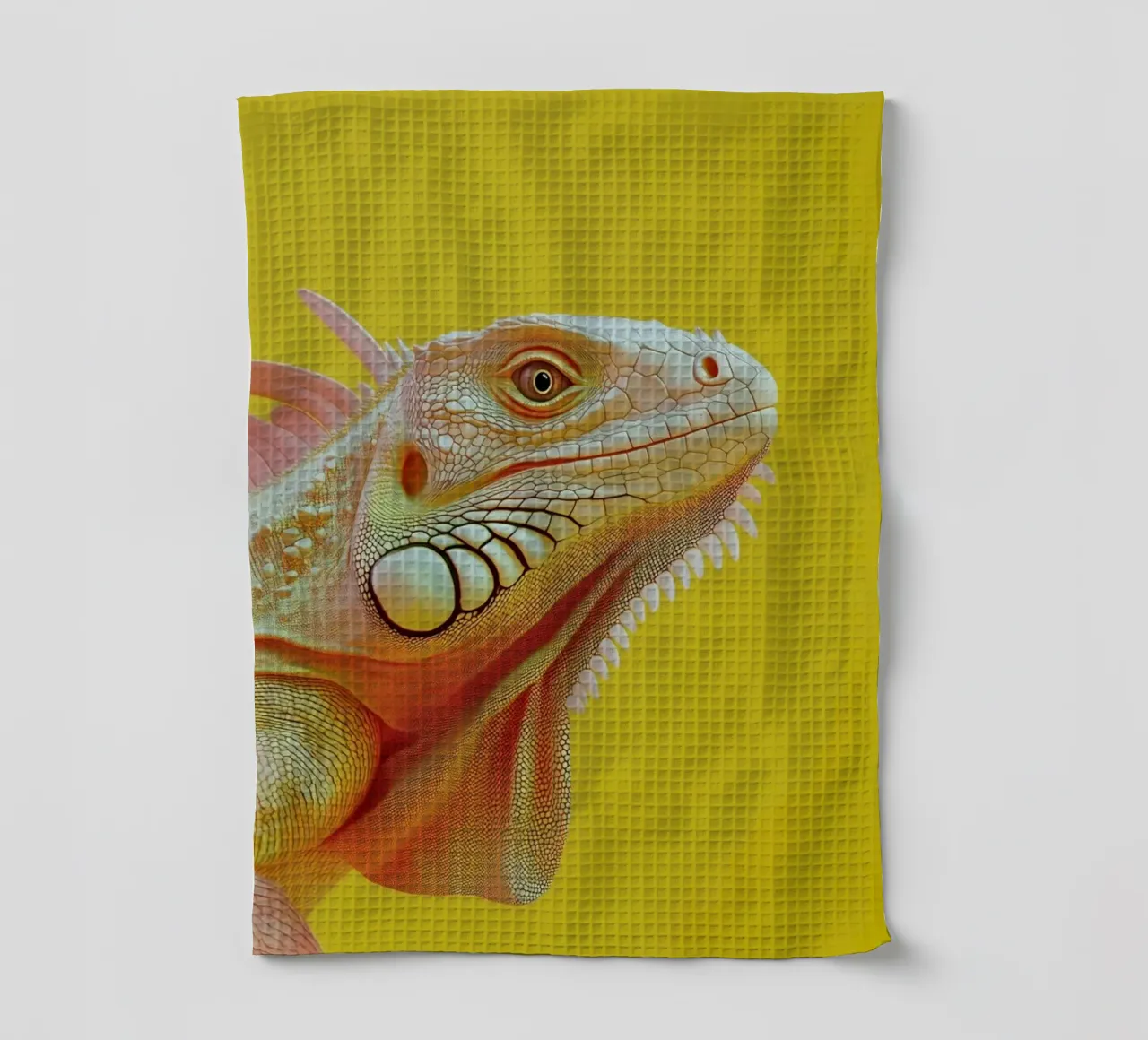 Gelber Leguan Porträt Geschirrtuch von Carinaprint