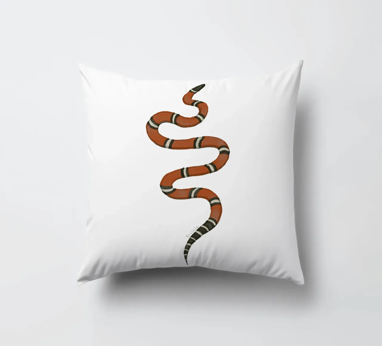 L'anno del serpente - Illustrazione ad acquerello del serpente reale del latte cuscino da This Wild Soul - Illustration