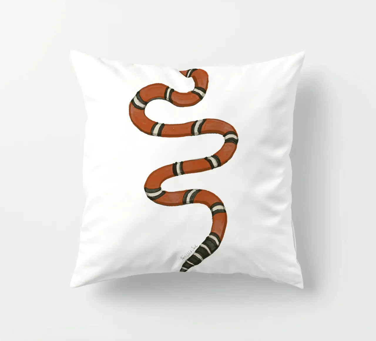 L'anno del serpente - Illustrazione ad acquerello del serpente reale del latte cuscino da This Wild Soul - Illustration