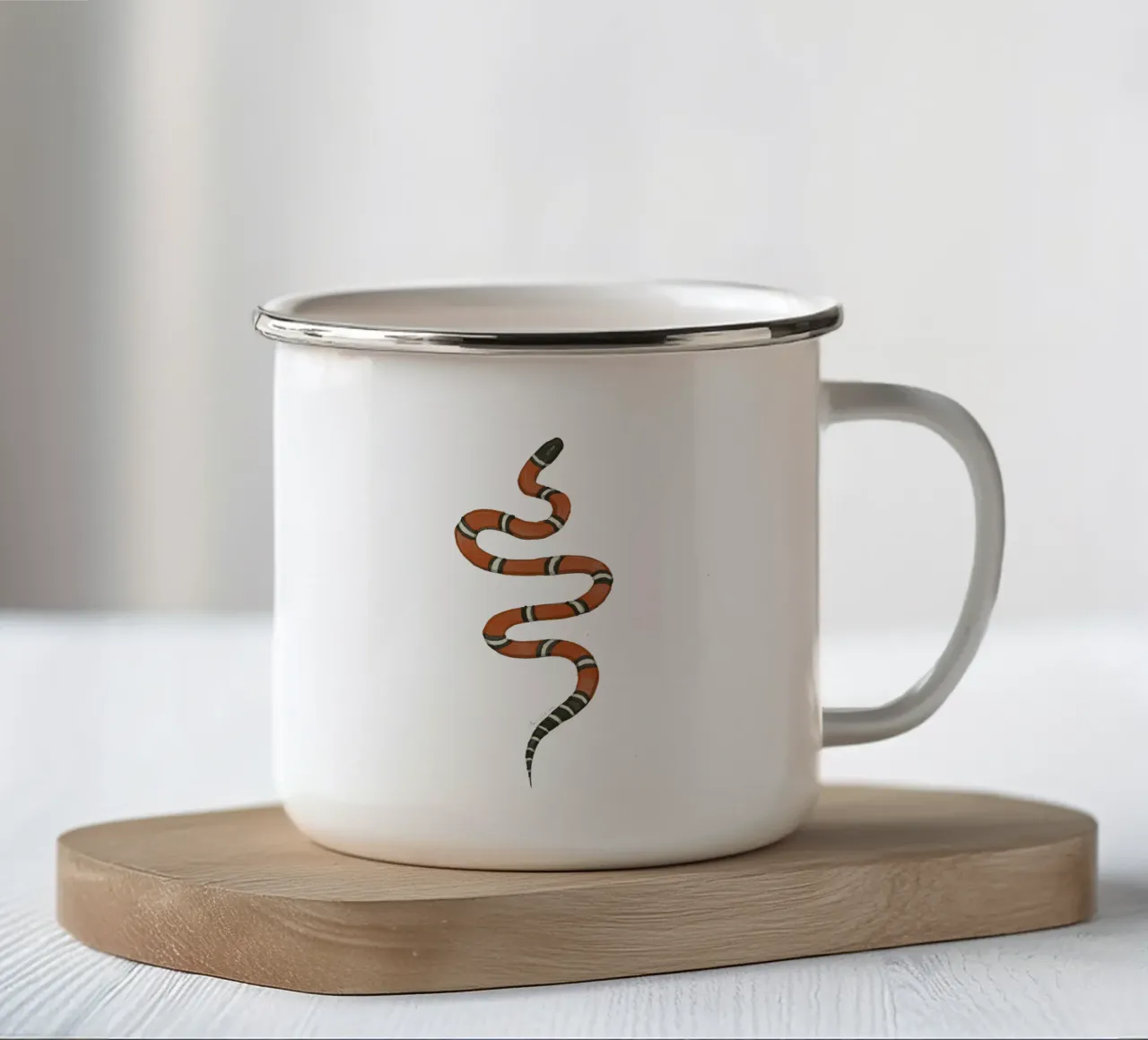 L'anno del serpente - Illustrazione ad acquerello del serpente reale del latte tazza in smalto da This Wild Soul - Illustration