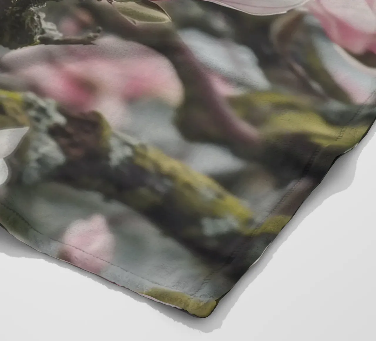 Magia dei fiori di magnolia coperta in pile da Carinaprint