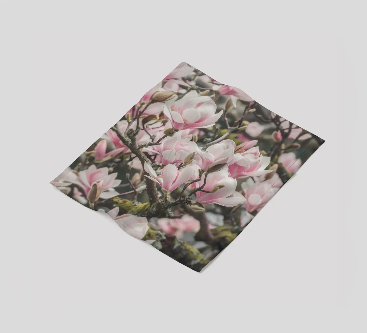 Magia dei fiori di magnolia coperta in pile da Carinaprint