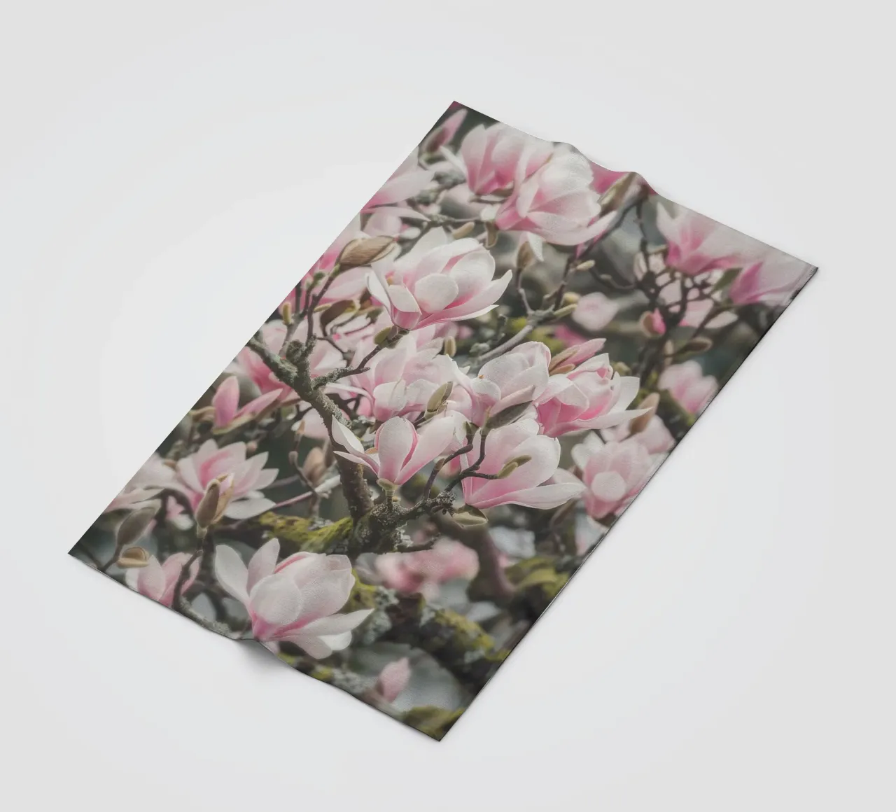 Magia dei fiori di magnolia coperta in pile da Carinaprint
