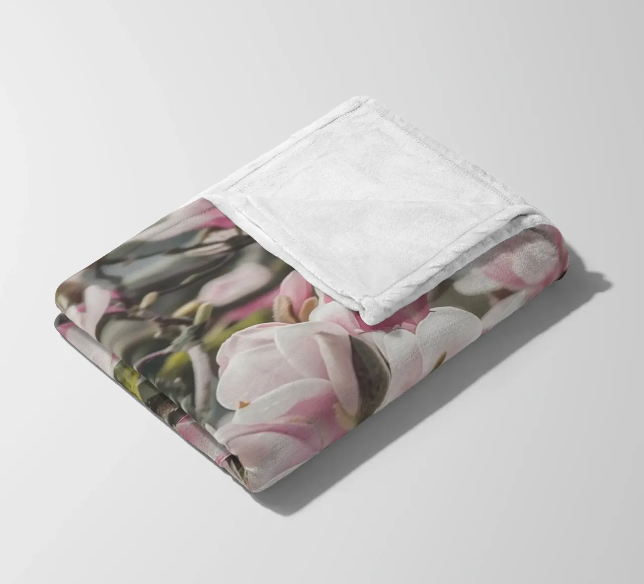 Magia dei fiori di magnolia coperta in pile da Carinaprint