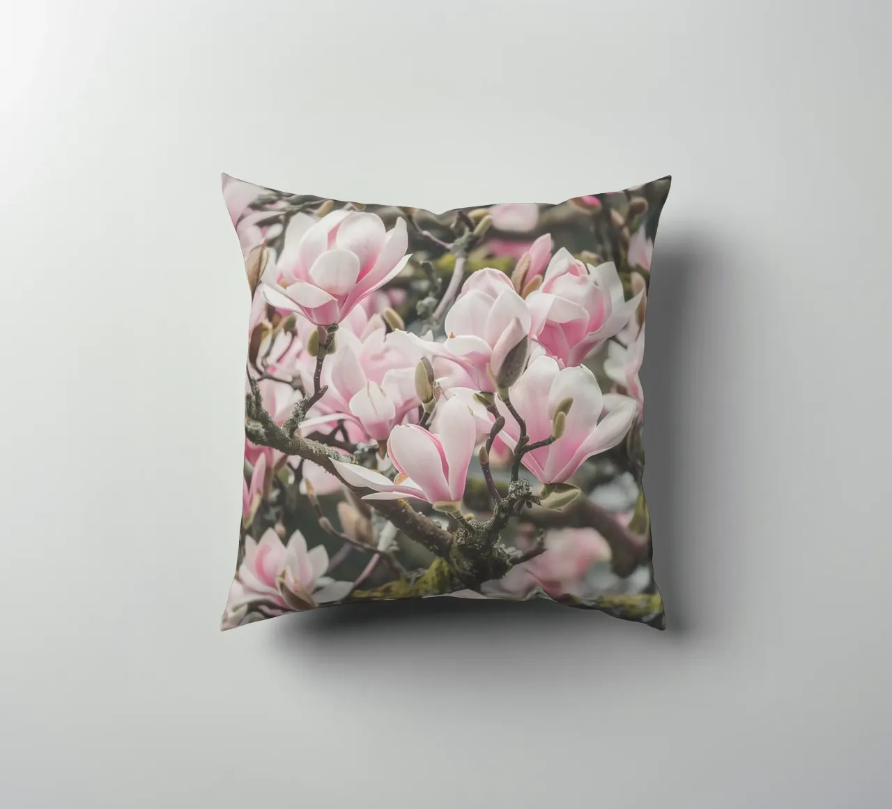 Magia dei fiori di magnolia cuscino da Carinaprint