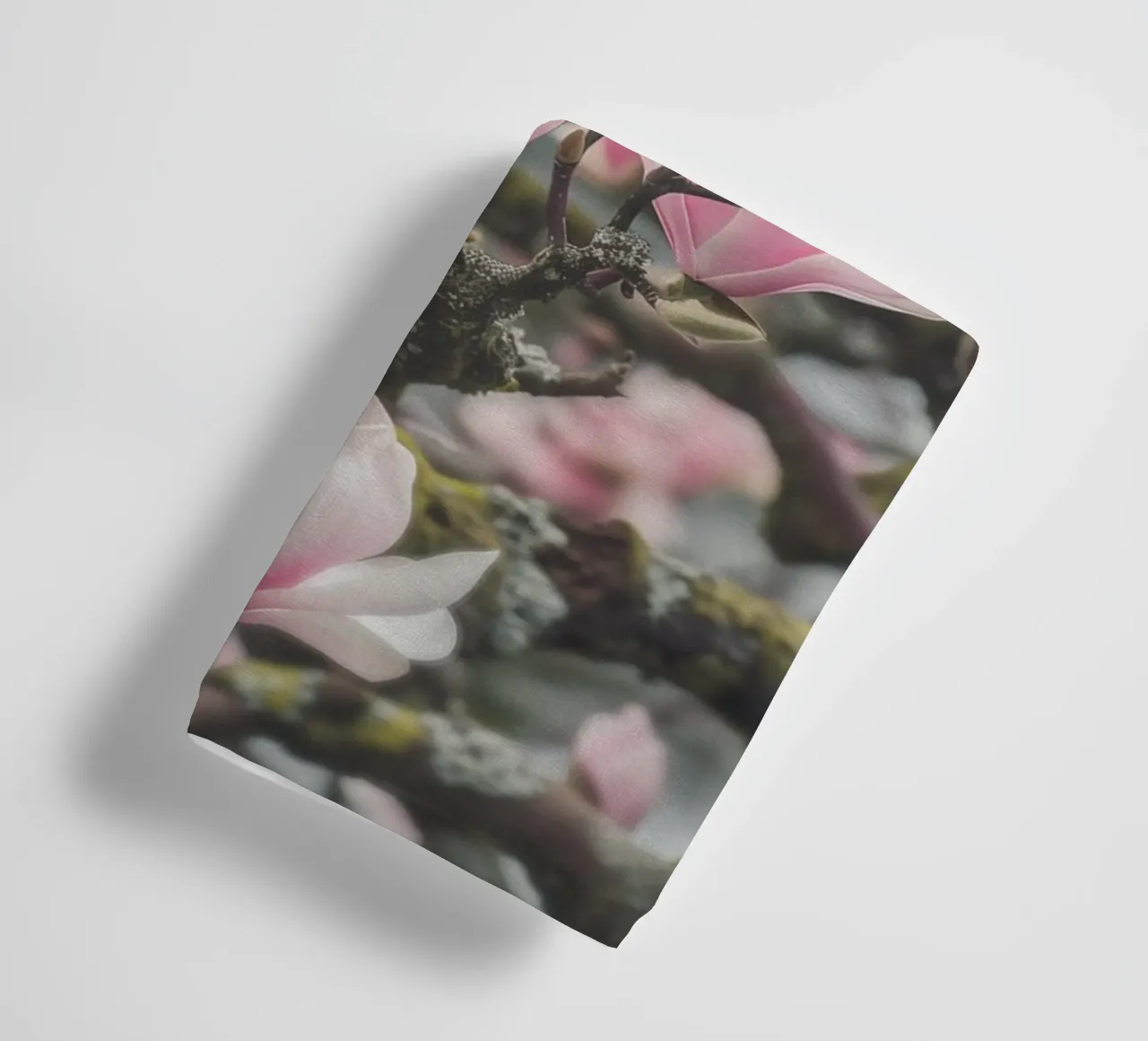 Magia dei fiori di magnolia asciugamano da bagno da Carinaprint