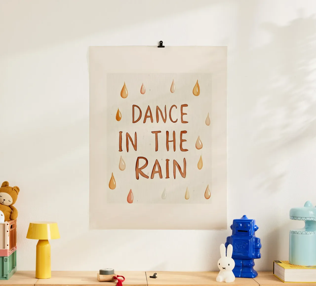 Murale boho per bambini - Danza sotto la pioggia poster con telaio in plastica da KidzStudio