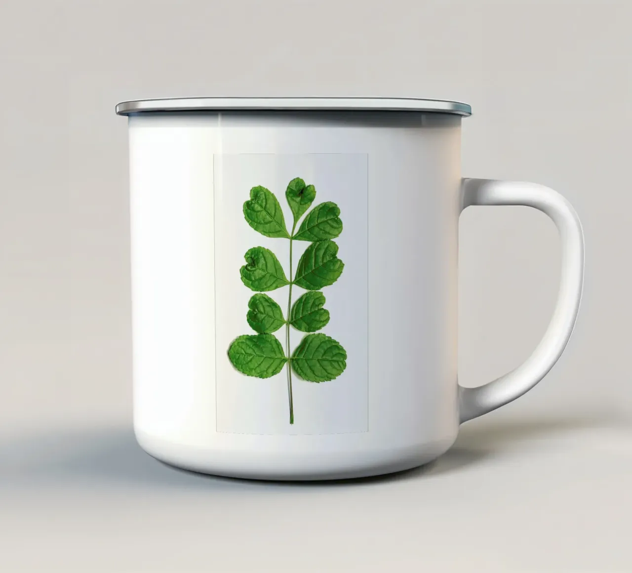 Heart IV tazza in smalto da Curious Collections by Marielle Leenders