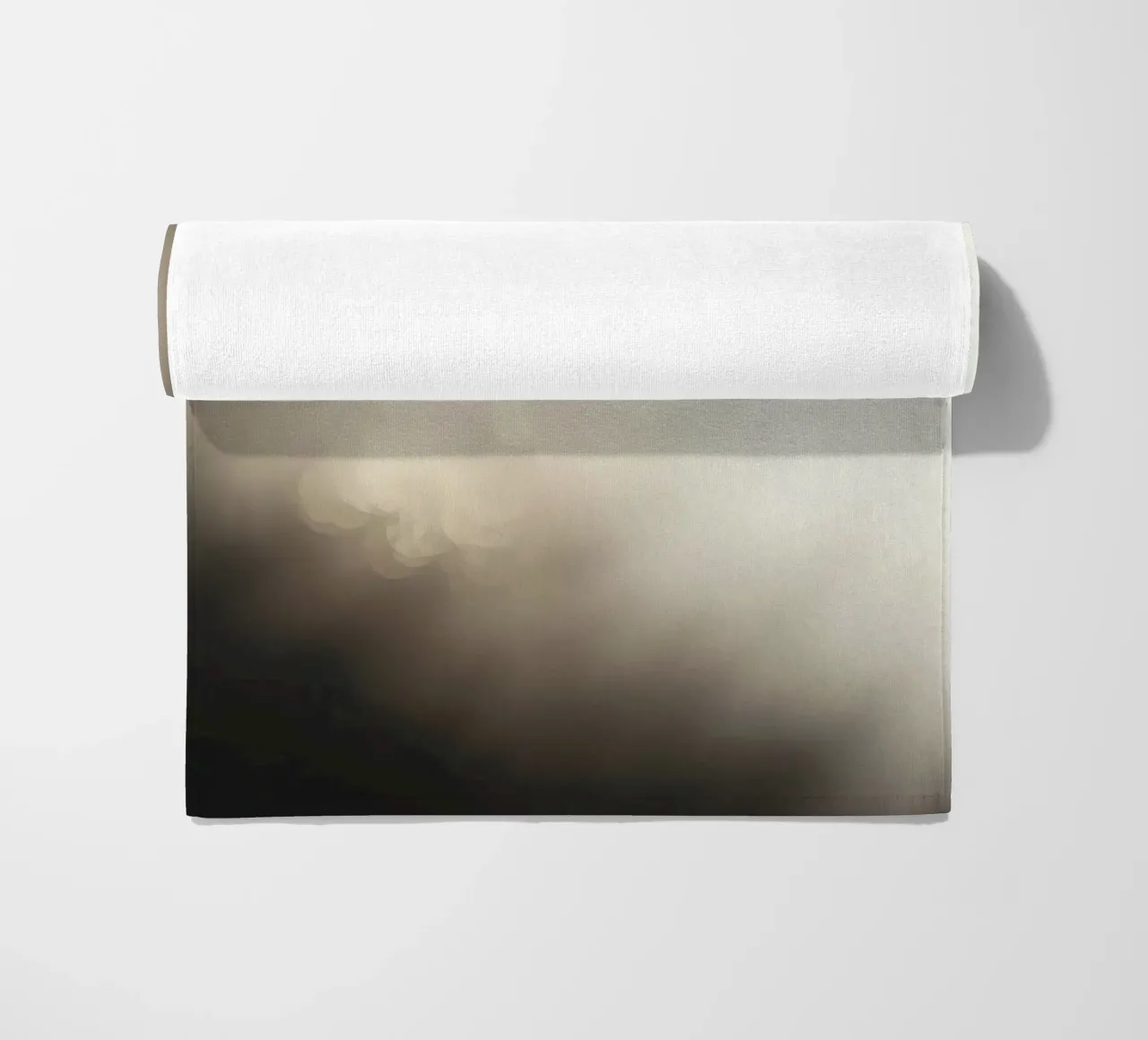 L'illuminazione soffusa crea un'atmosfera eterea telo mare da DesignDoodle