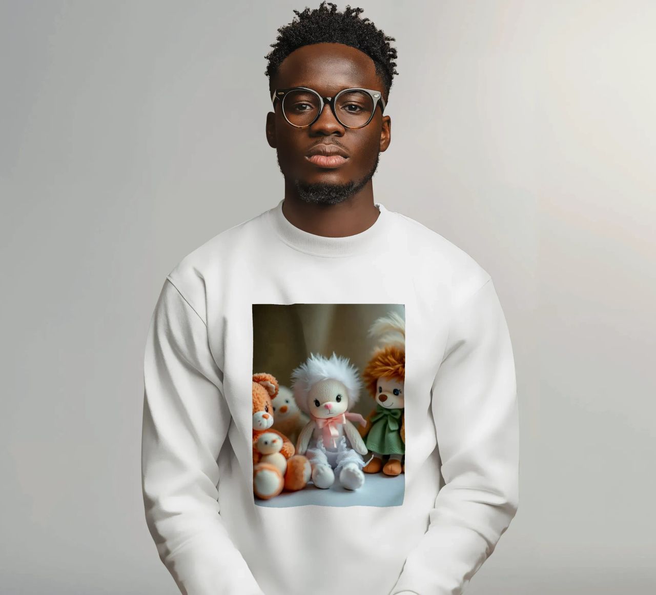 Peluche morbidi e colorati raccolti in un'accogliente stanza interna felpa da DesignDoodle