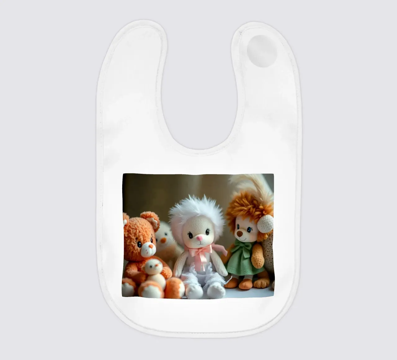 Peluche morbidi e colorati raccolti in un'accogliente stanza interna bavaglino da DesignDoodle