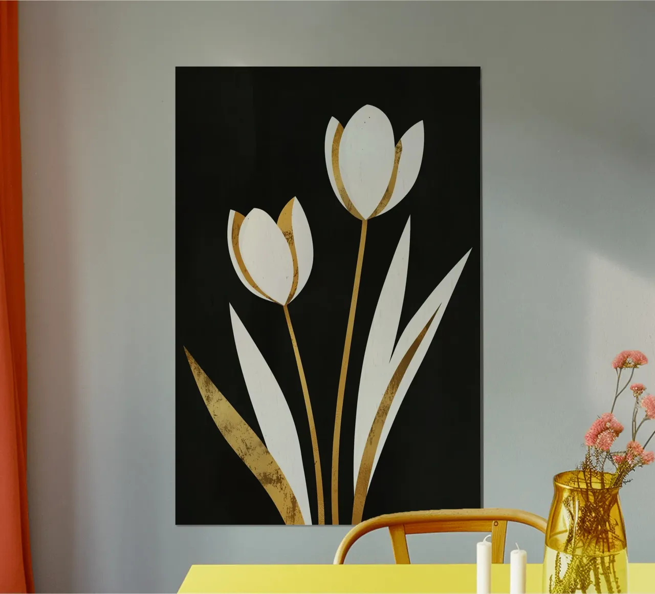 Eleganti tulipani bianchi con oro su nero poster con telaio in plastica da Autofocus