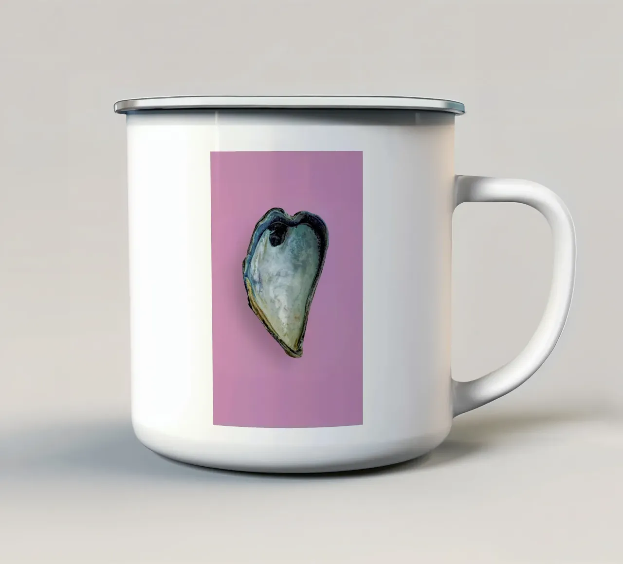 Heart V tazza in smalto da Curious Collections by Marielle Leenders
