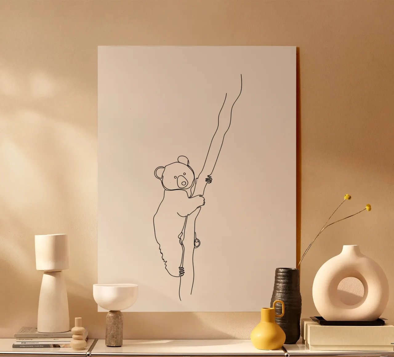 Koala trepando a un árbol Dibujo lineal minimalista metacrilato de Viv Line Art