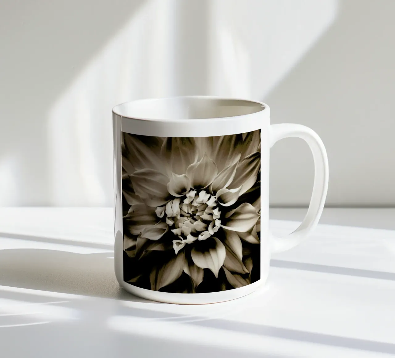 Flower III tazza in ceramica da Victoria Frost