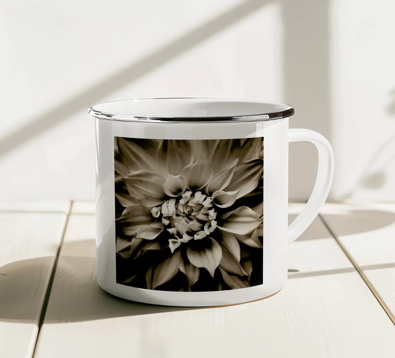Flower III Emaille Tasse von Victoria Frost