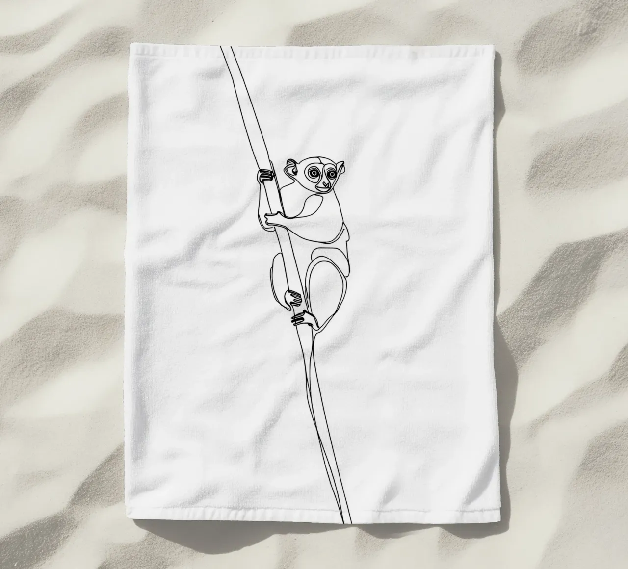 Lémur trepando a un árbol Dibujo lineal minimalista toalla de playa de Viv Line Art